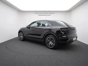 PORSCHE Macan 4