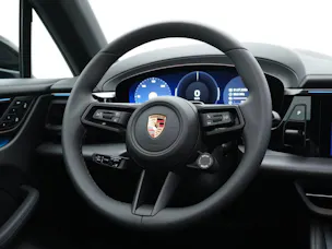 PORSCHE Macan 4