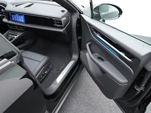 PORSCHE Macan 4