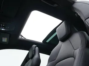 PORSCHE Macan 4
