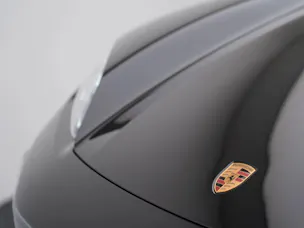 PORSCHE Macan 4