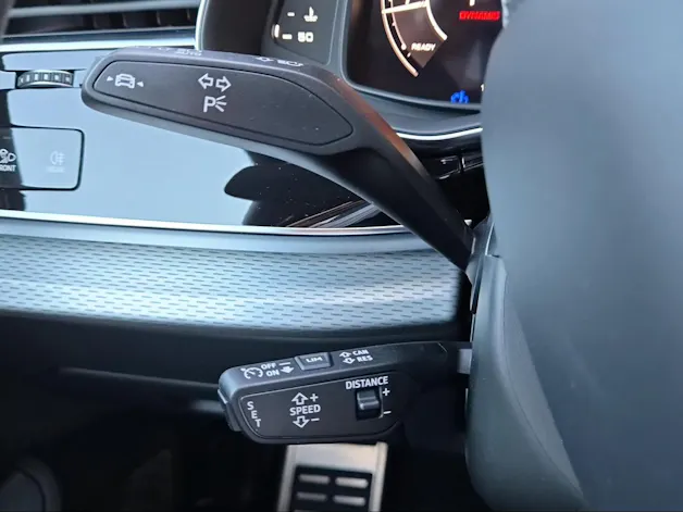 Audi RSQ8 quattro Waitomoblau Metallic