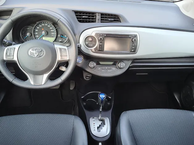 Toyota Yaris 1.5 VVT-i HSD Sol