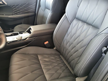 MITSUBISHI OUTLANDER 8