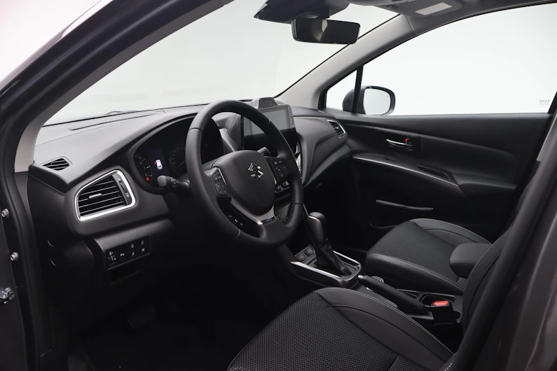 Fahrzeugbild SUZUKI S-CROSS