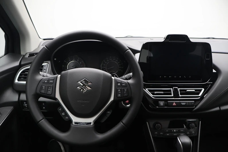 Fahrzeugbild SUZUKI S-CROSS