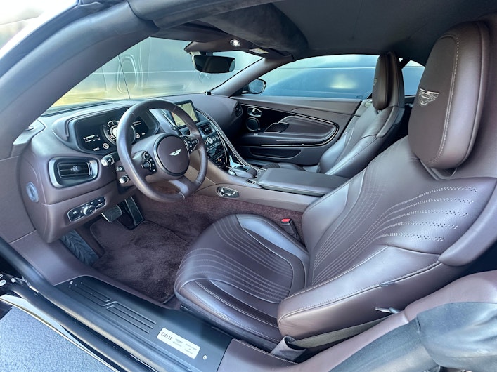 Vehicle image ASTON MARTIN DB11