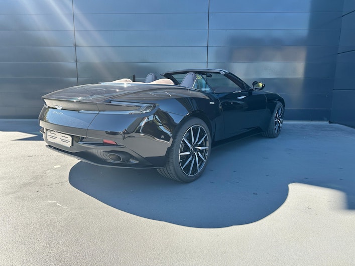 Vehicle image ASTON MARTIN DB11