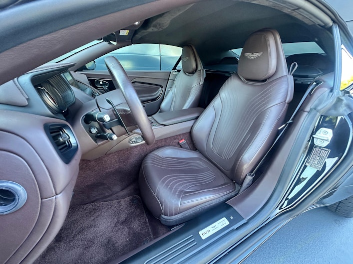 Vehicle image ASTON MARTIN DB11