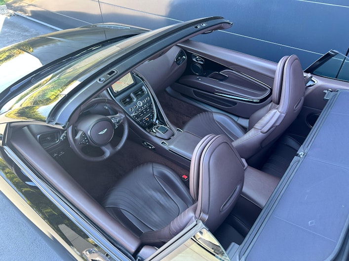 Vehicle image ASTON MARTIN DB11