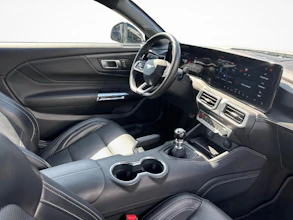 https://vehicle.imgix.net/4421035/14065bda-e7cb-475f-98fd-72e3d79d83a1.jpg