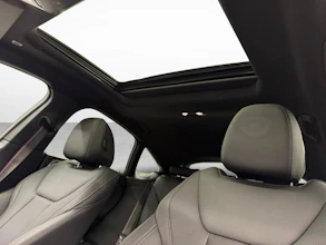 https://vehicle.imgix.net/4421042/157b6a29-a806-4f86-a67c-340260ae7495.jpg