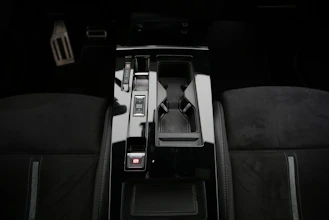 https://vehicle.imgix.net/4421052/7b19e32a-a0f4-4bc7-864c-aec7fcc528b3.jpg