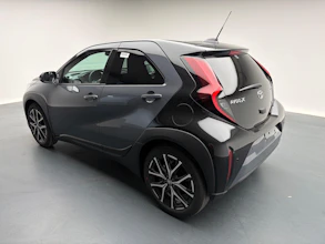 https://vehicle.imgix.net/4421056/c1b2bd76-9778-4cda-b43d-405dd24ab089.jpg