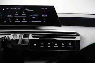 PEUGEOT 5008 e-Allure Premium AWD