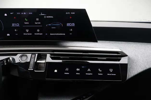 PEUGEOT 5008 e-Allure Premium AWD