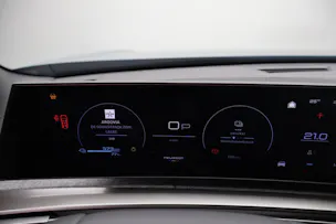PEUGEOT 5008 e-Allure Premium AWD