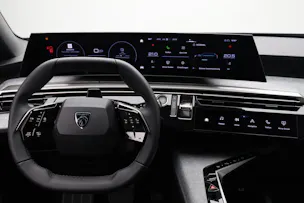 PEUGEOT 5008 e-Allure Premium AWD