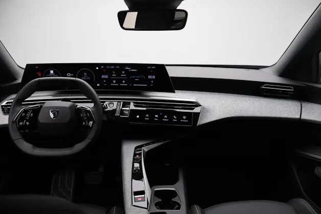 PEUGEOT 5008 e-Allure Premium AWD