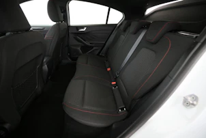 Fahrzeugbild FORD Focus 1.0i EcoB Hybrid 155 ST-Line