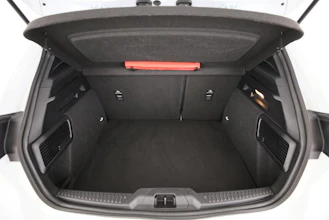 https://vehicle.imgix.net/4421132/c58f5be0-9a4d-407e-9eee-ff5e7885d8c1.jpg