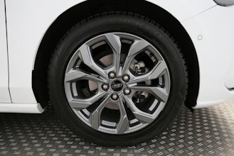 https://vehicle.imgix.net/4421132/cc83334d-c9c1-4d5f-94b7-8323294b1dc9.jpg