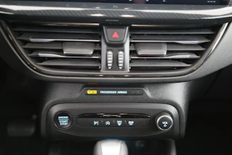 https://vehicle.imgix.net/4421132/d4fb85df-4788-401c-ab4e-4244ccaf21e8.jpg