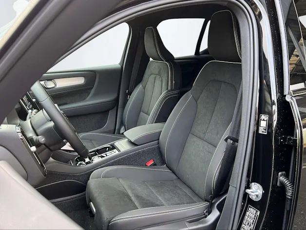 Volvo XC40 2.0 B4 MH Plus Dark