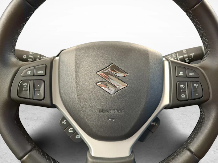 Fahrzeugbild SUZUKI S-CROSS