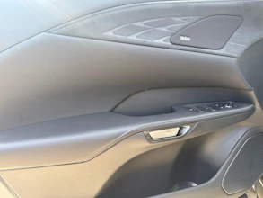 https://vehicle.imgix.net/4421303/05e22ed2-b875-49d2-9bf2-c9f54db5c060.jpg