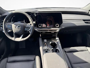 https://vehicle.imgix.net/4421303/d5bbdf9c-9267-4b0a-9ee5-004778770395.jpg