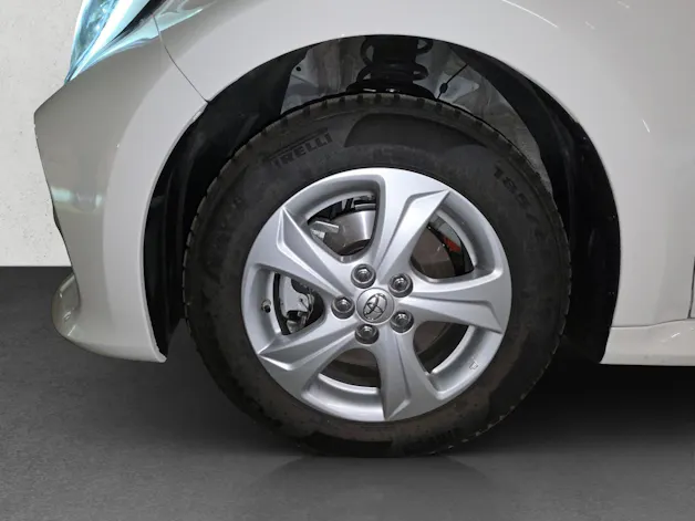 Toyota Yaris 1.5 VVT-i HSD Trend