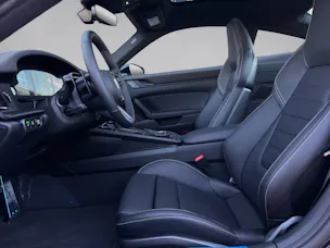PORSCHE 911 Carrera 4 GTS