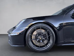 PORSCHE 911 Carrera 4 GTS