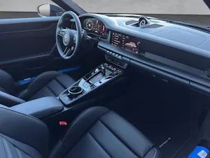 PORSCHE 911 Carrera 4 GTS