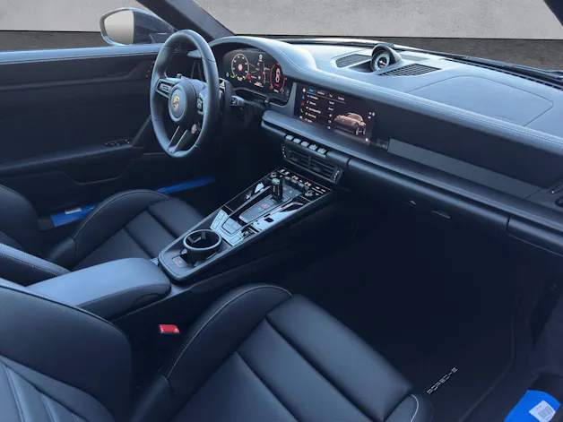 PORSCHE 911 Carrera 4 GTS