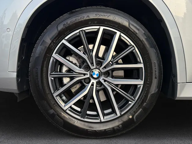 BMW X1 25e xDrive paddles