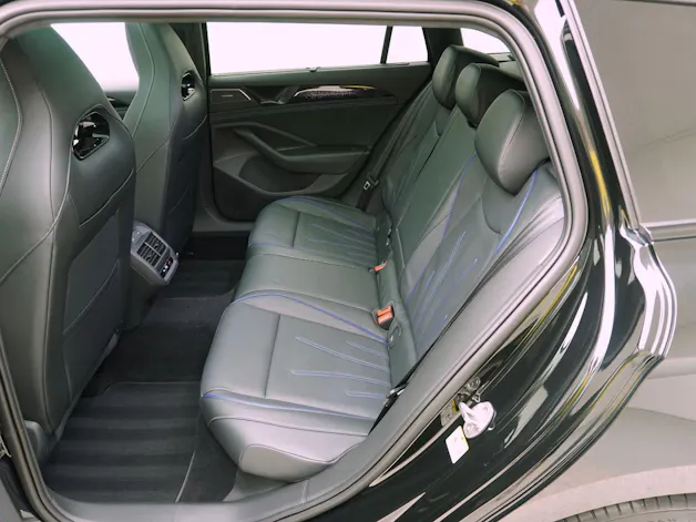 VW Passat Variant 2.0 TSI DSG R-Line 4Motion