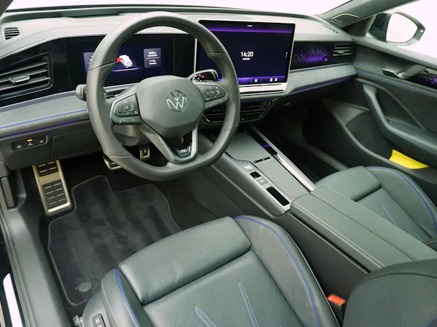 VW Passat Variant 2.0 TSI DSG R-Line 4Motion