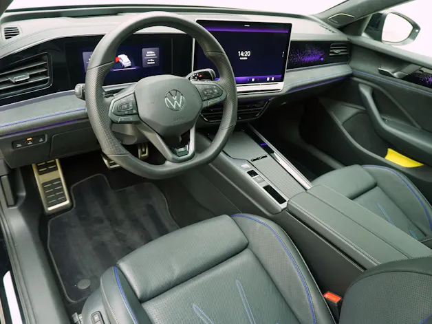 VW Passat Variant 2.0 TSI DSG R-Line 4Motion