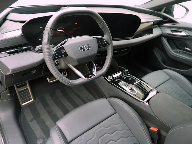 AUDI A6 e-tron Avant S line quattro