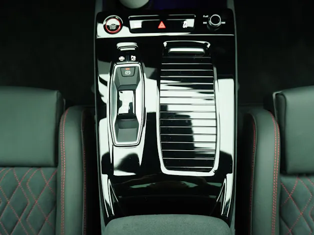 AUDI SQ6 e-tron quattro