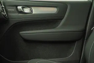 VOLVO XC40 2.0 B4 MH Plus Dark