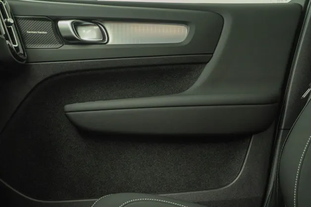 Volvo XC40 2.0 B4 MH Plus Dark