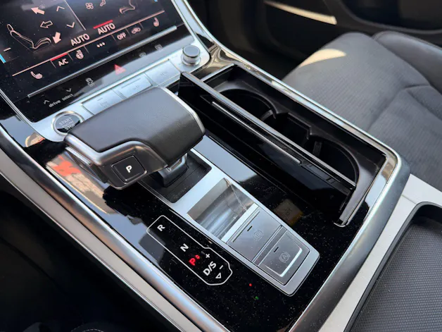 Audi Q8 3.0 TDI 231PS QUATTRO *** 360 GRAD KAMERA & 4 JAHRE AUDI WERKSGARANTIE ***