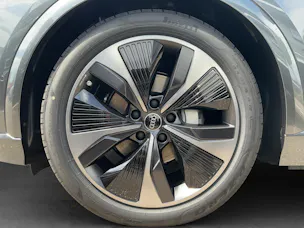 AUDI Q6 e-tron quattro