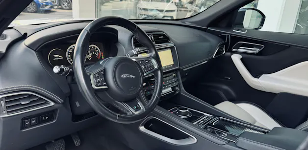 Jaguar F-Pace 30t 2.0 R-Sport AWD Automatik