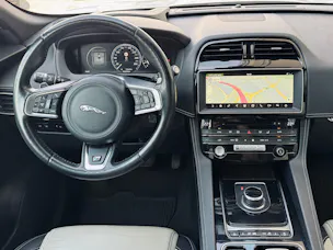 Jaguar F-Pace 30t 2.0 R-Sport AWD Automatik