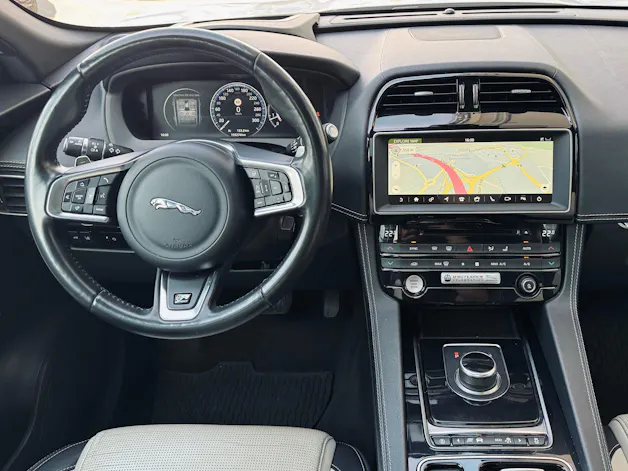 Jaguar F-Pace 30t 2.0 R-Sport AWD Automatik
