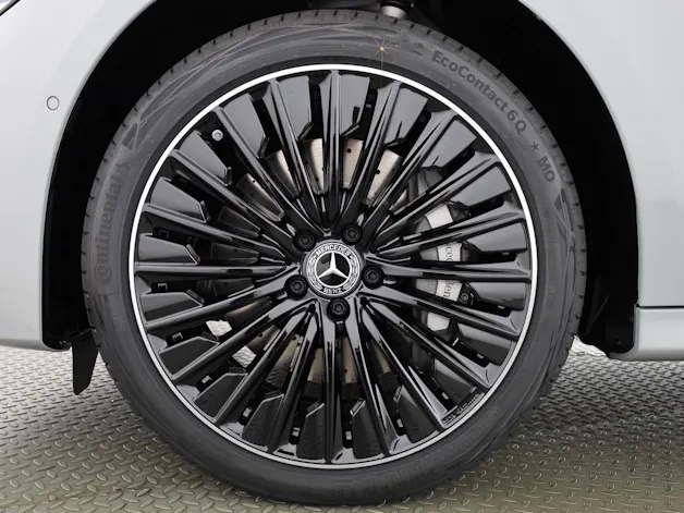 Mercedes-Benz E 220 d 4MATIC T-Modell "Swiss Star"